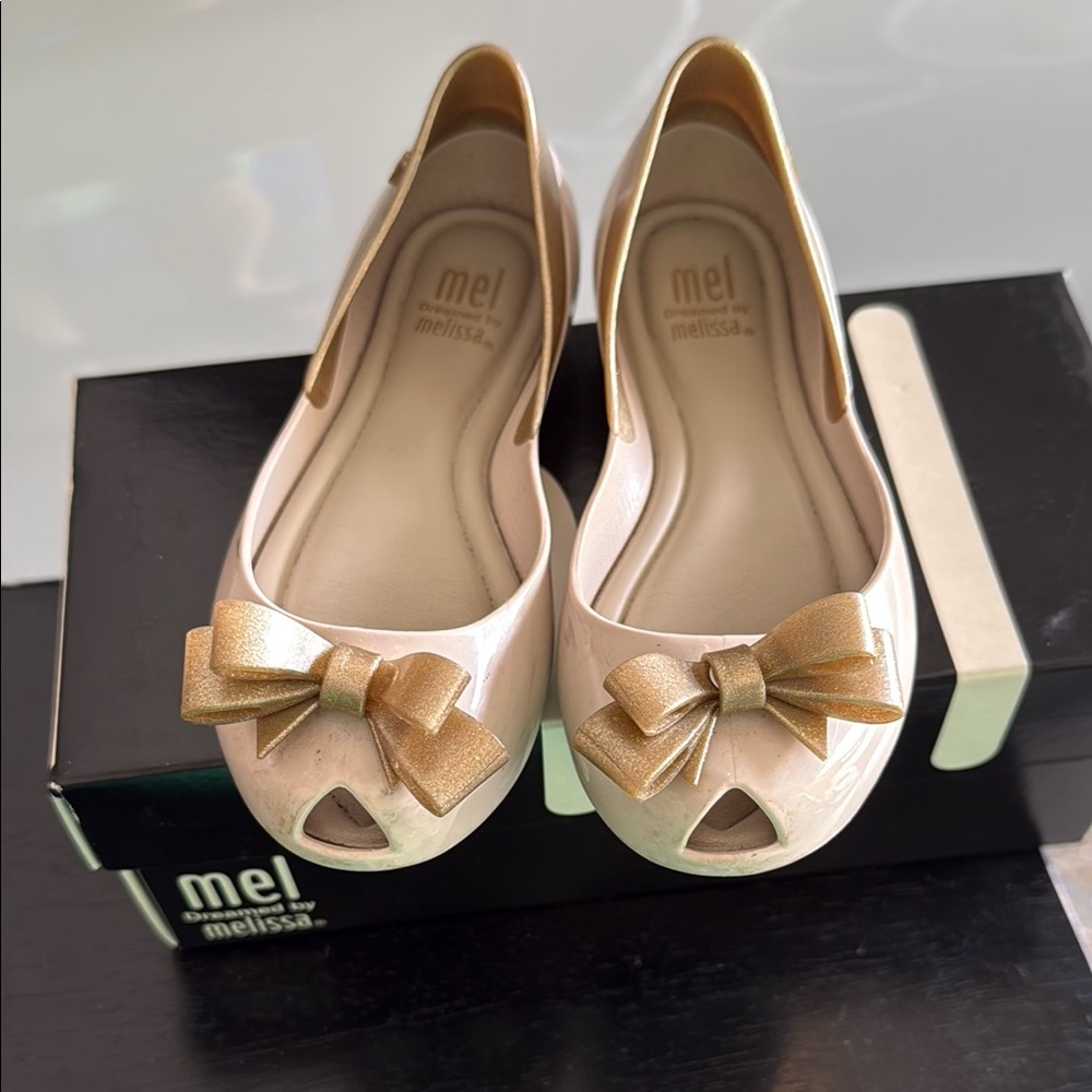 Mini Melissa Cream and Gold Flats with Bow Detail. ( kids)